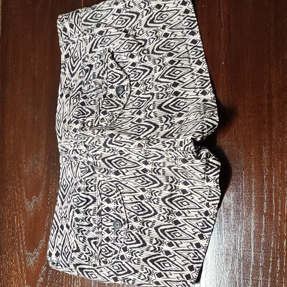 Shorts - Picture 2 of 4